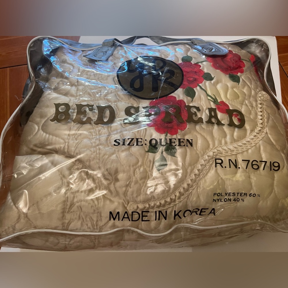 Bedspread 90” x 96” queen size